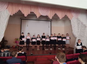 Сегодня ученики нашей школы получили сертификаты за участие в региональном этапе II Всероссийского фестиваля &quot;Российская школьная весна&quot;. Поздравляем ребят!!!.